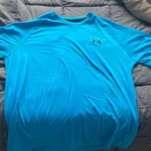 Used mens large under armour t shirt